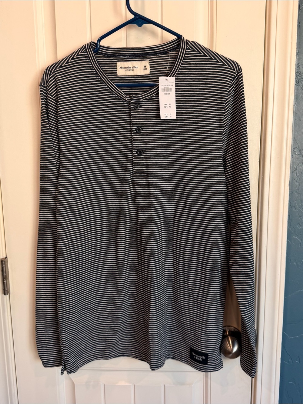 Abercrombie Fitch Soft AF Striped Henley Long Sleeve Shirt Men’s M